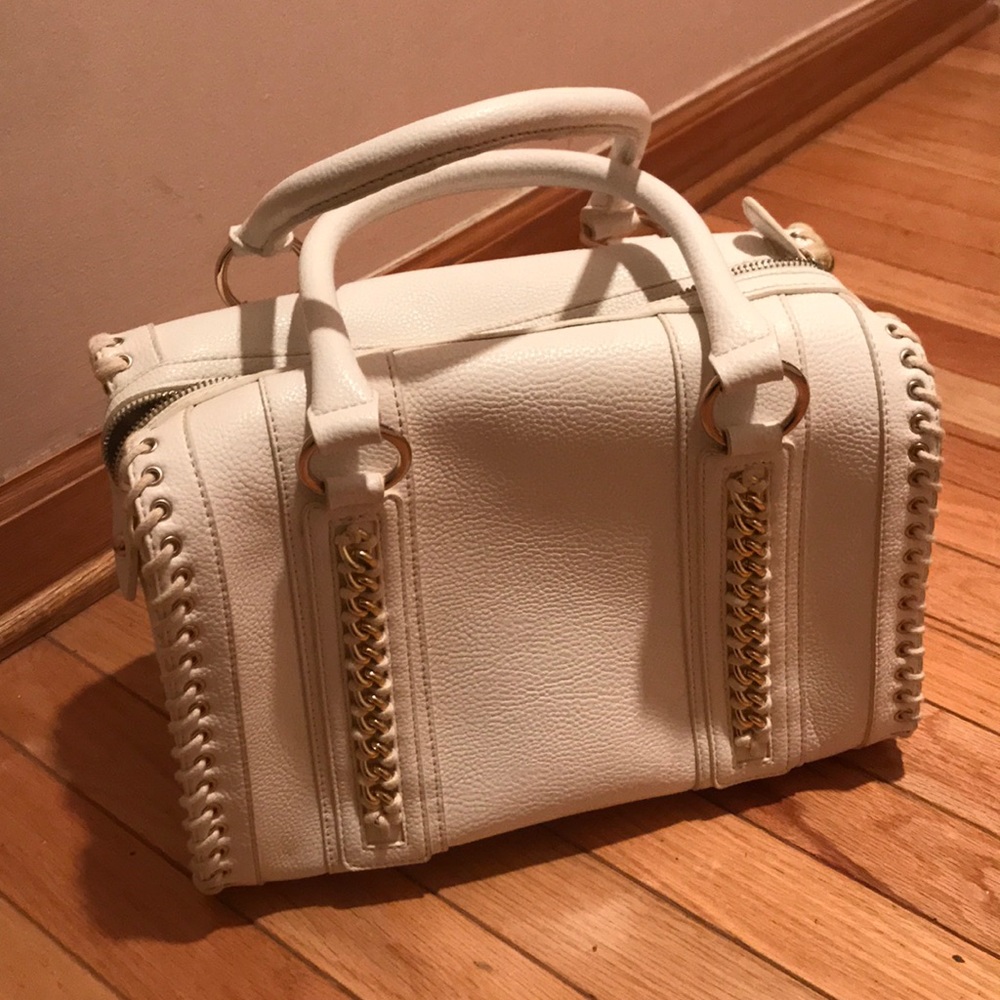 Aldo - 🐚white faux leather hand bag👜